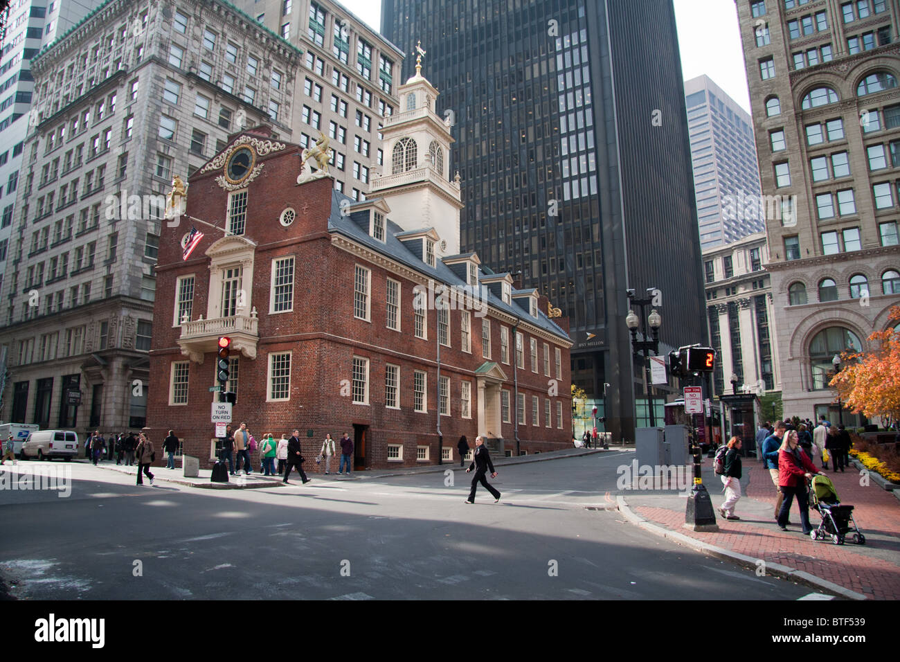L'Old State House, Boston, au beau milieu des gratte-ciel Banque D'Images