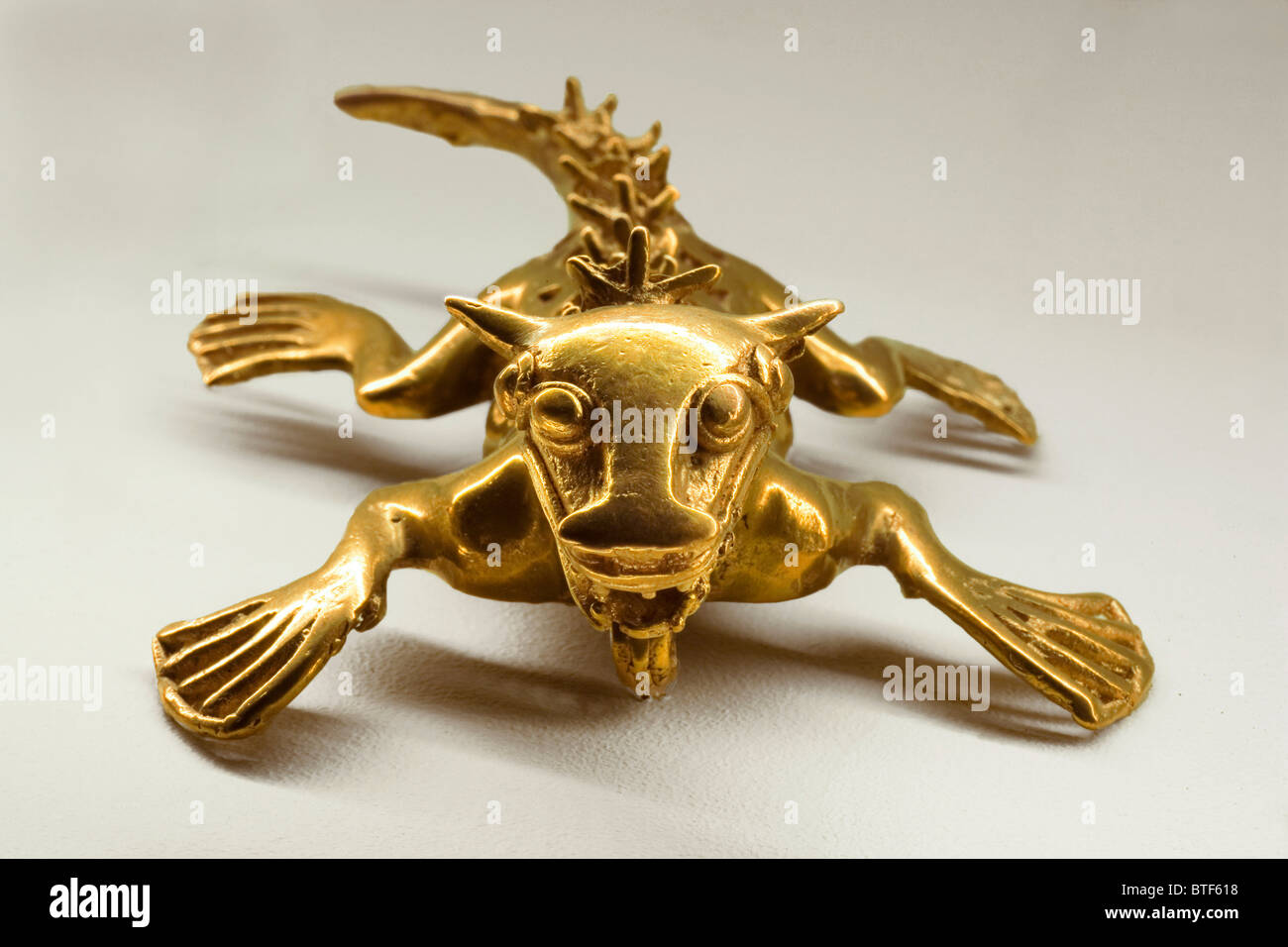 Vestige d'un dragon d'or, Musée de l'or, le Costa Rica Banque D'Images