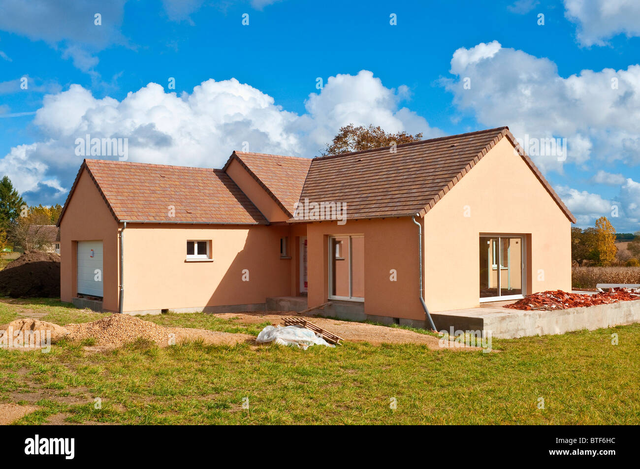 Nouvelle construction de maison bungalow montrant - Indre-et-Loire, France. Banque D'Images