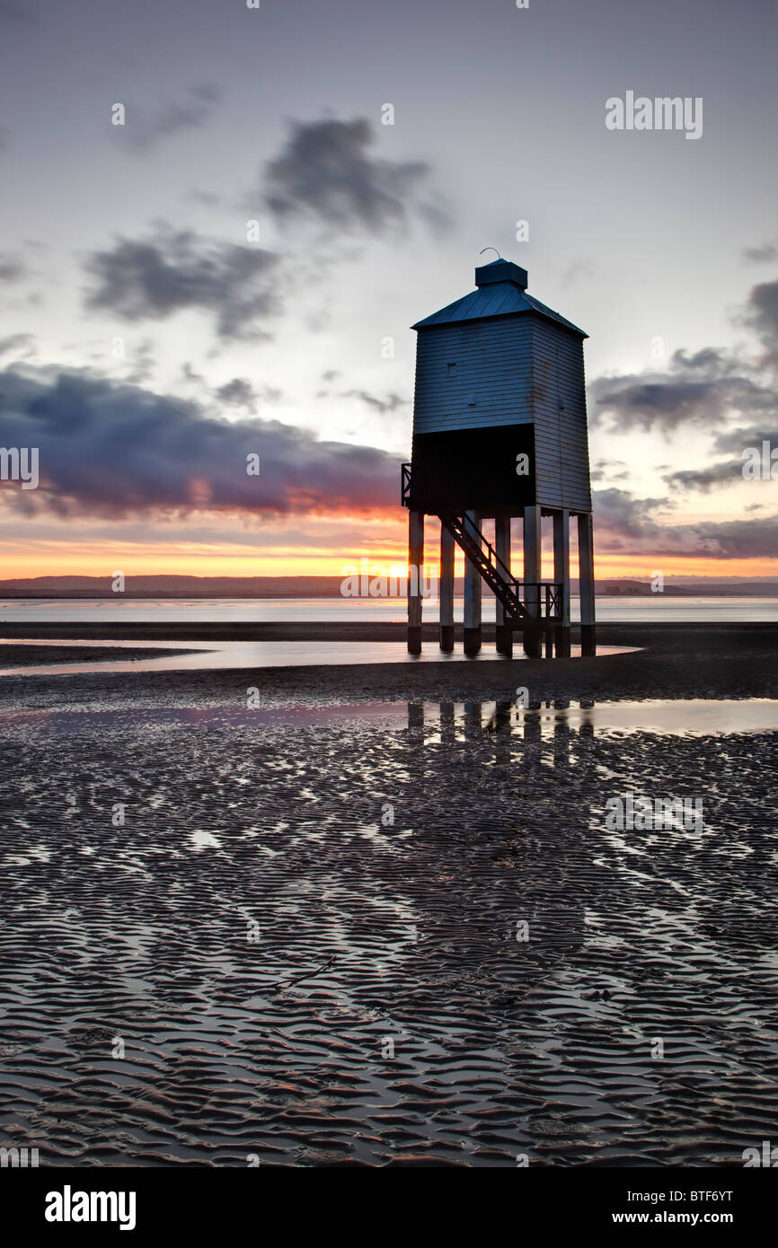 Ancien phare construit en bois sur pilotis de 10m pour répondre aux grandes marées, Burnham-on-sea, Somerset Banque D'Images