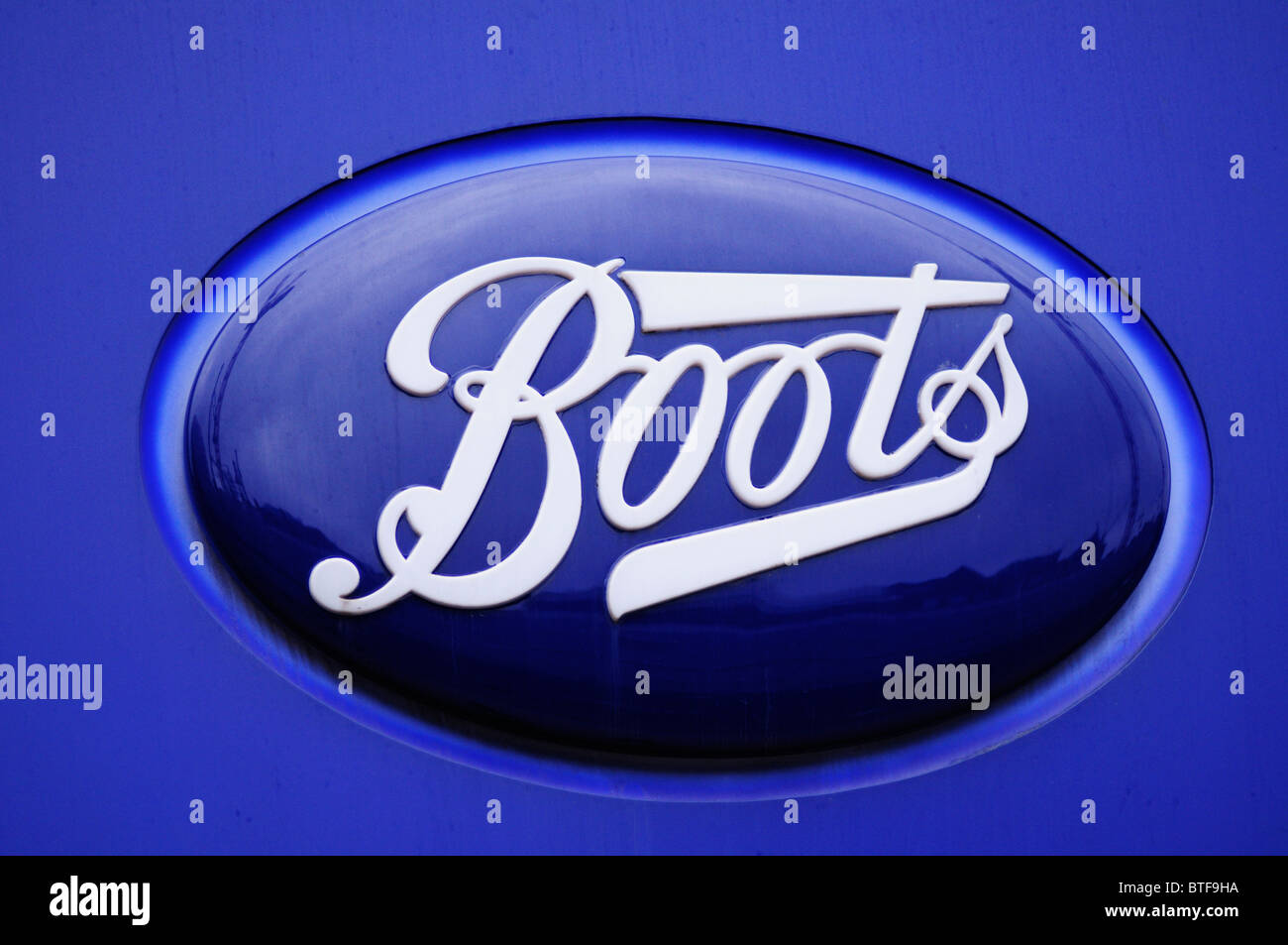 Boots Chemist shop sign logo, London, England, UK Banque D'Images