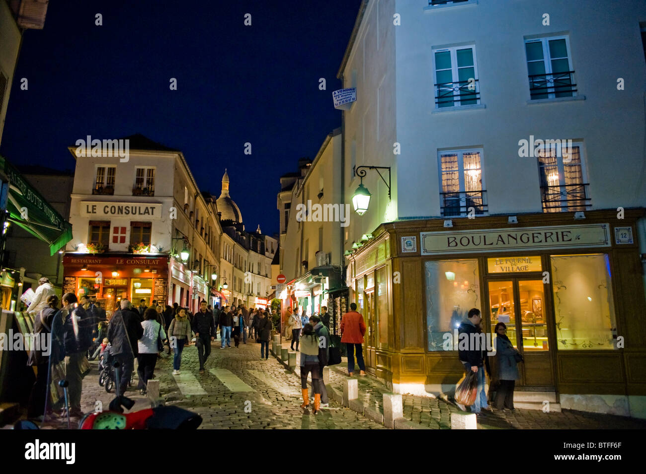 Paris, France, scène de rue parisienne en visite de Montmartre, parisien, dans la nuit, le Français Boulangerie, boulangerie, extérieur Banque D'Images
