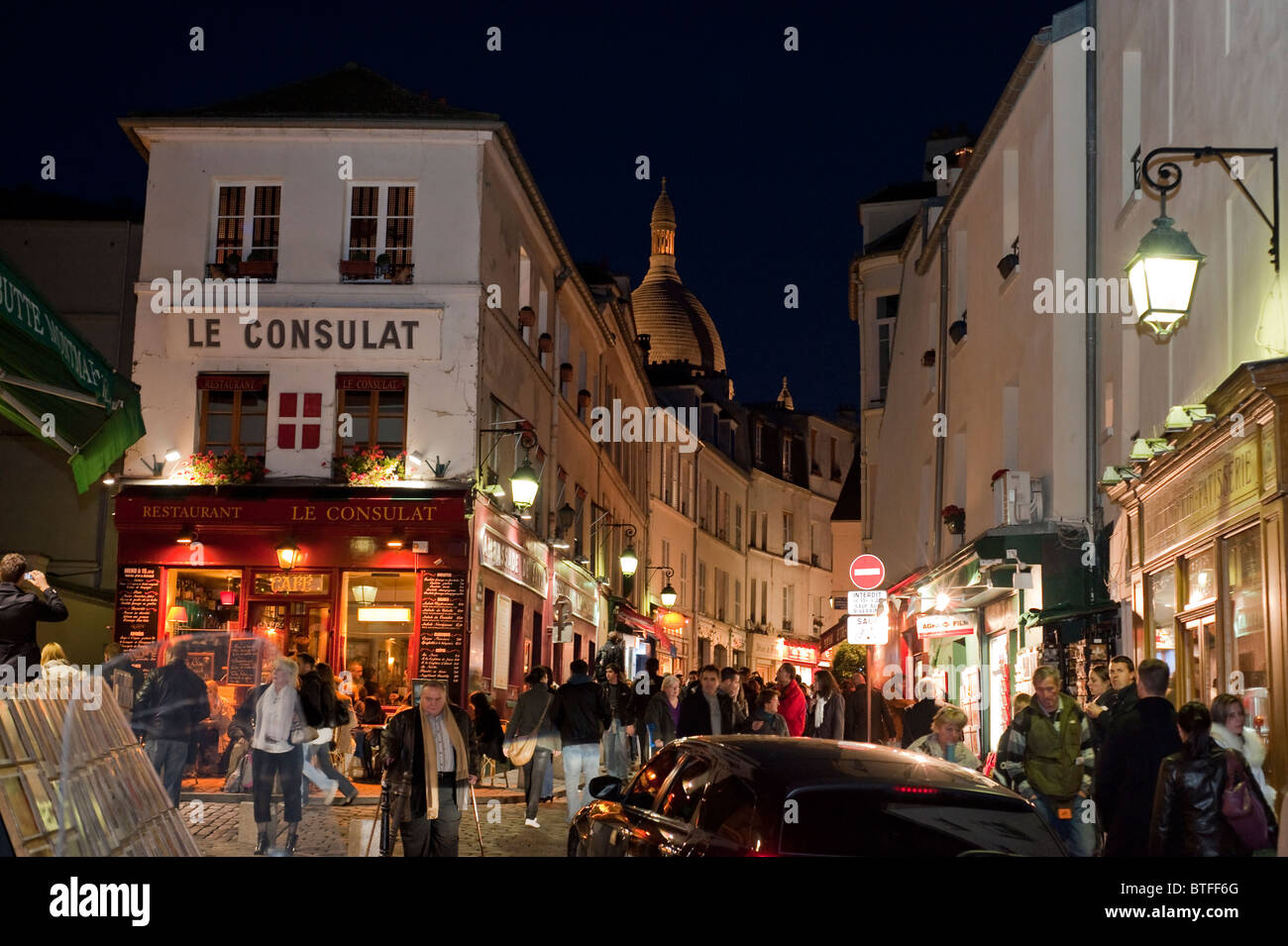 Paris, France, scène de rue, les gens se rendant sur Montmartre, parisien, dans la nuit, Banque D'Images
