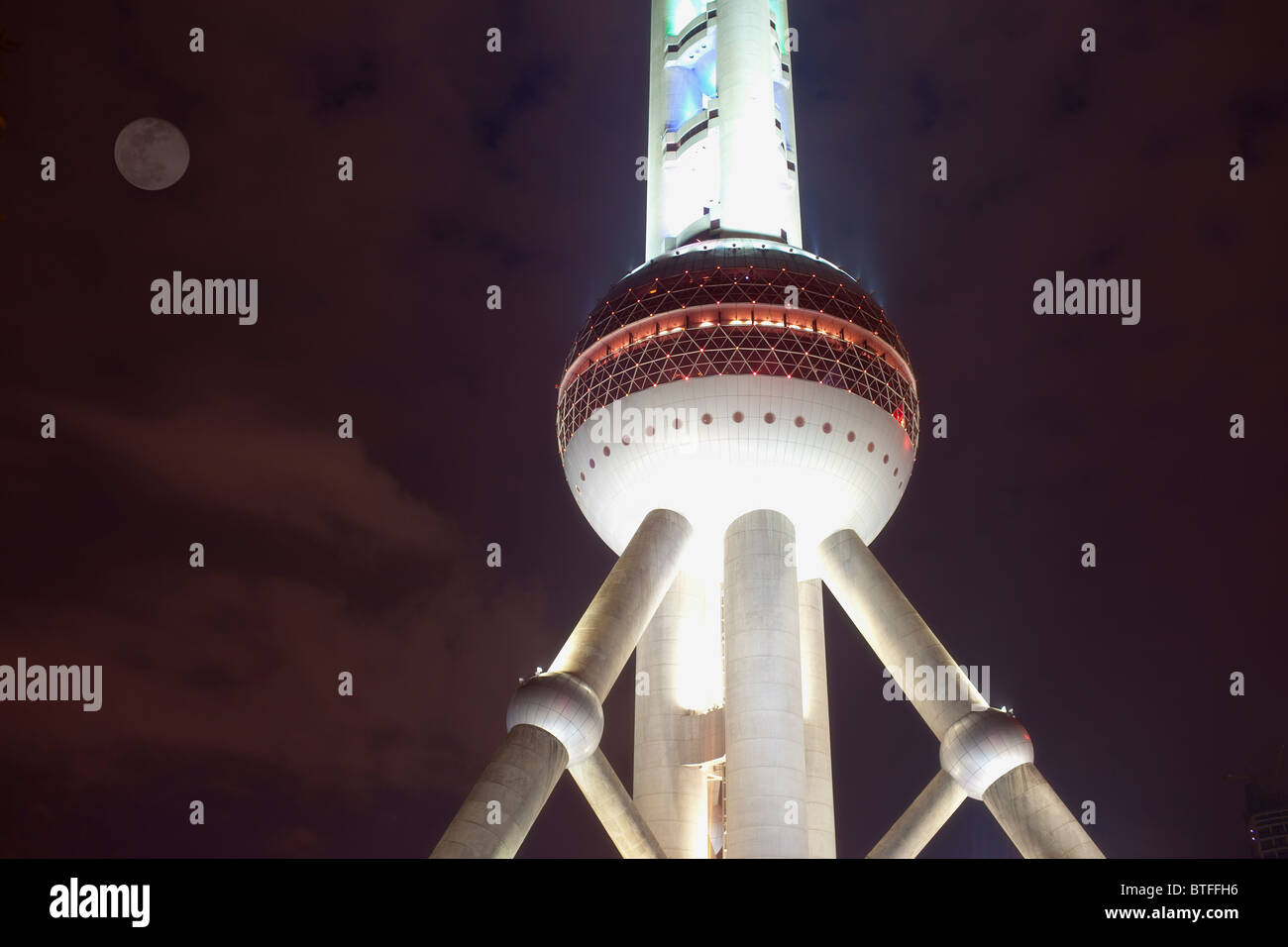 Une belle vue de Shanghai Oriental Pearl Tower Banque D'Images