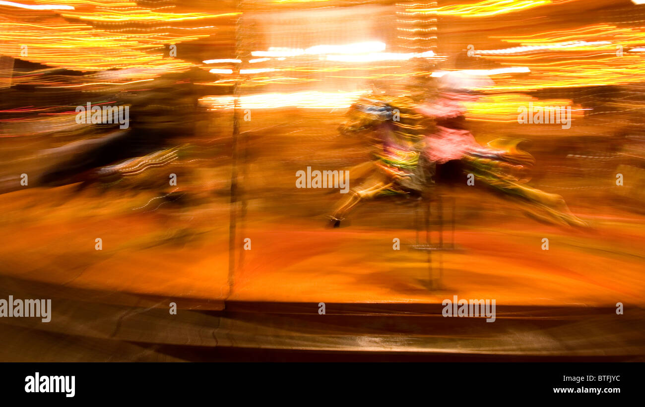 Fête foraine rond-point promenade à cheval. London UK Banque D'Images