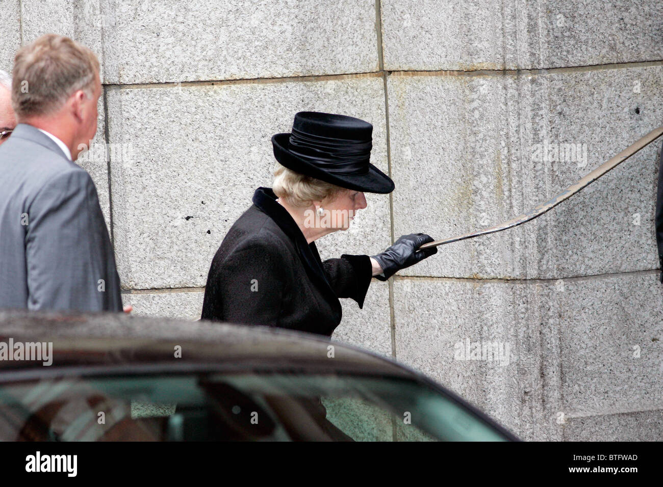 Margaret Thatcher assistant à un service commémoratif pour le Pape Jean Paul II à la Cathédrale de Westminster. Banque D'Images