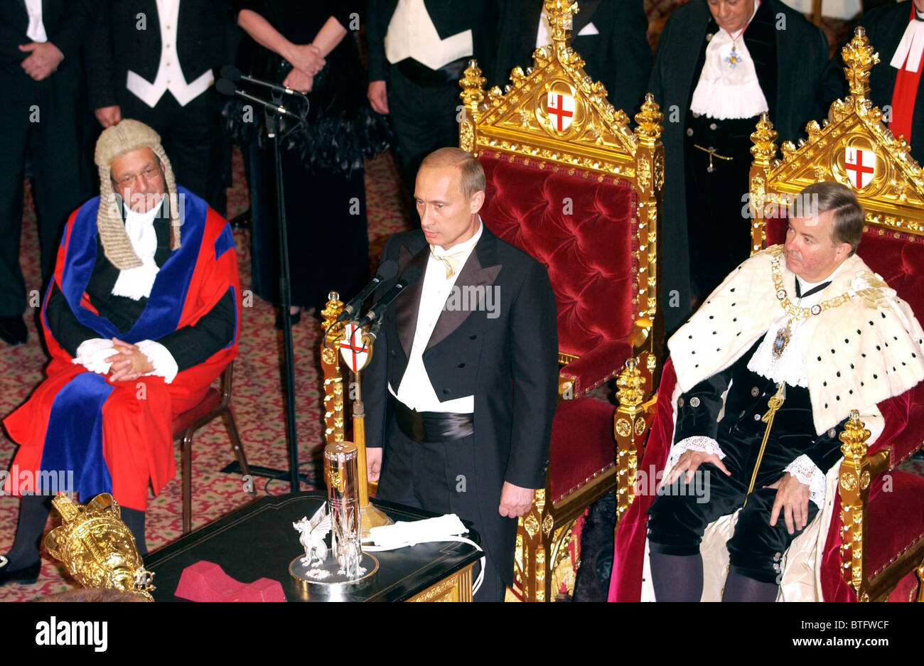 Le Président Poutine de Fédération de Russie (à droite), Maire et échevins de la ville de Londres à Guildhall au cours de visite en Grande-Bretagne Banque D'Images