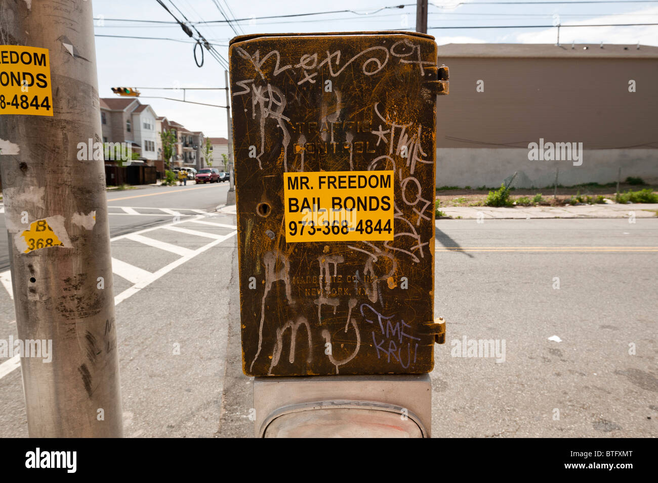 M. La liberté sous caution signe d'obligations dans une rue de Newark NJ USA Banque D'Images