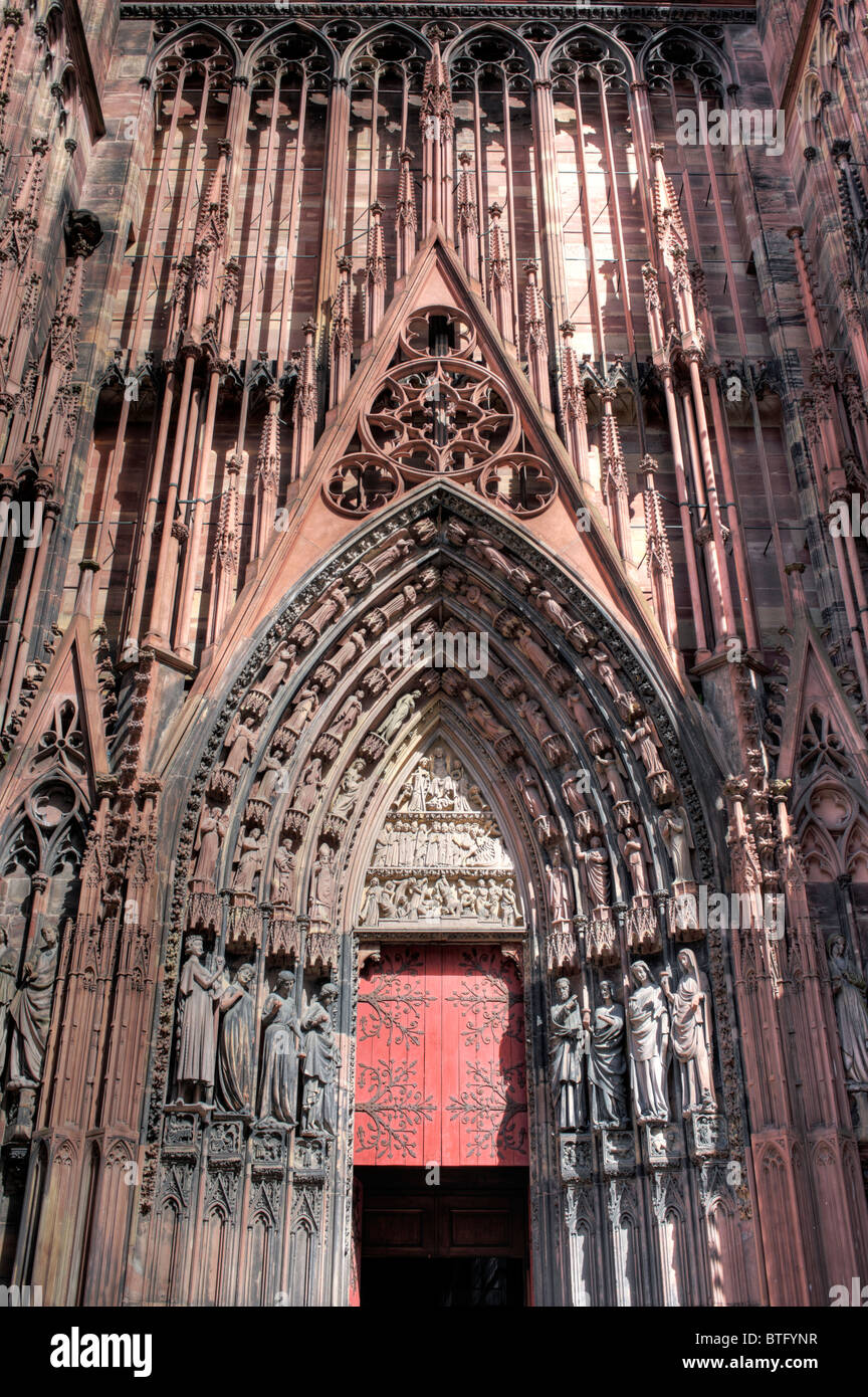 Portail de la cathédrale de Strasbourg, Strasbourg, Alsace, France Banque D'Images