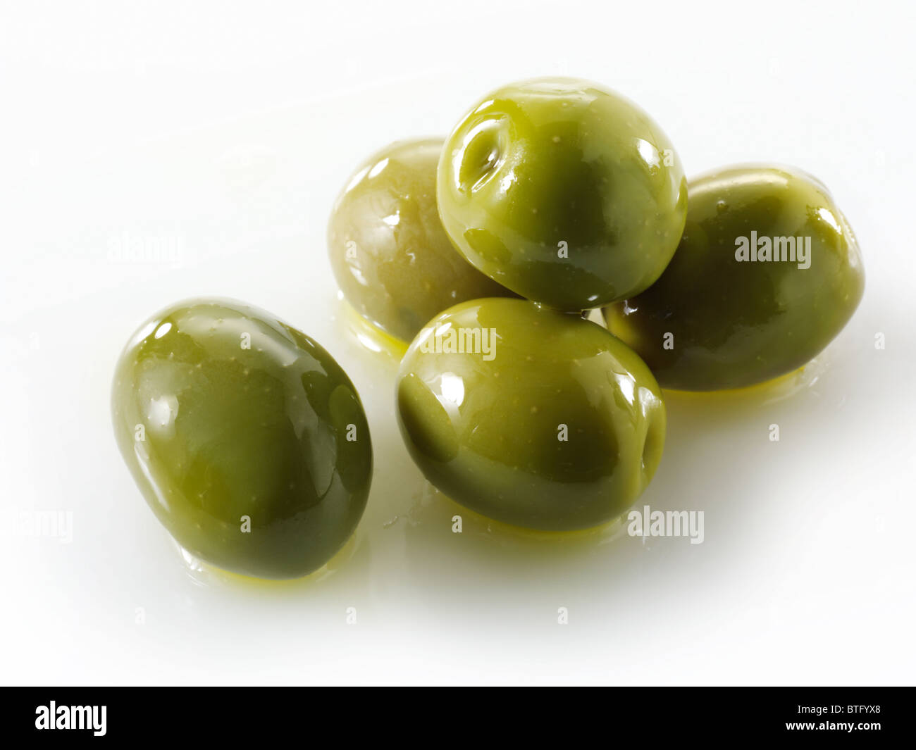Olives vertes entières Banque D'Images