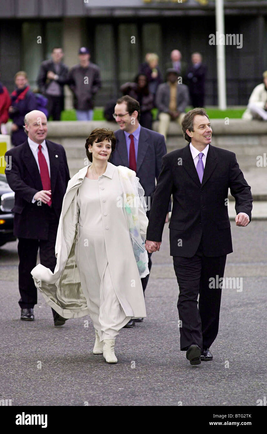 Le premier ministre, Tony BLAIR ET CHERIE FEMME ENCEINTE À L'abbaye de Westminster à Londres POUR LE SERVICE DU COMMONWEALTH Banque D'Images