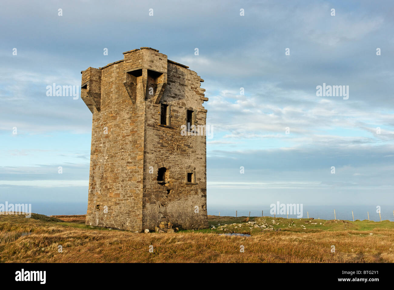 La tour d'un Tur Glencolmcille ci-dessus, comté de Donegal, Irlande, l'Ulster. Banque D'Images