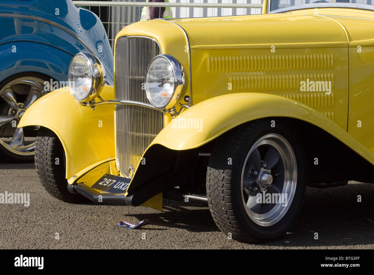 Un American Hot Rod à la flamme et le Tonnerre Voir Santa Pod Banque D'Images