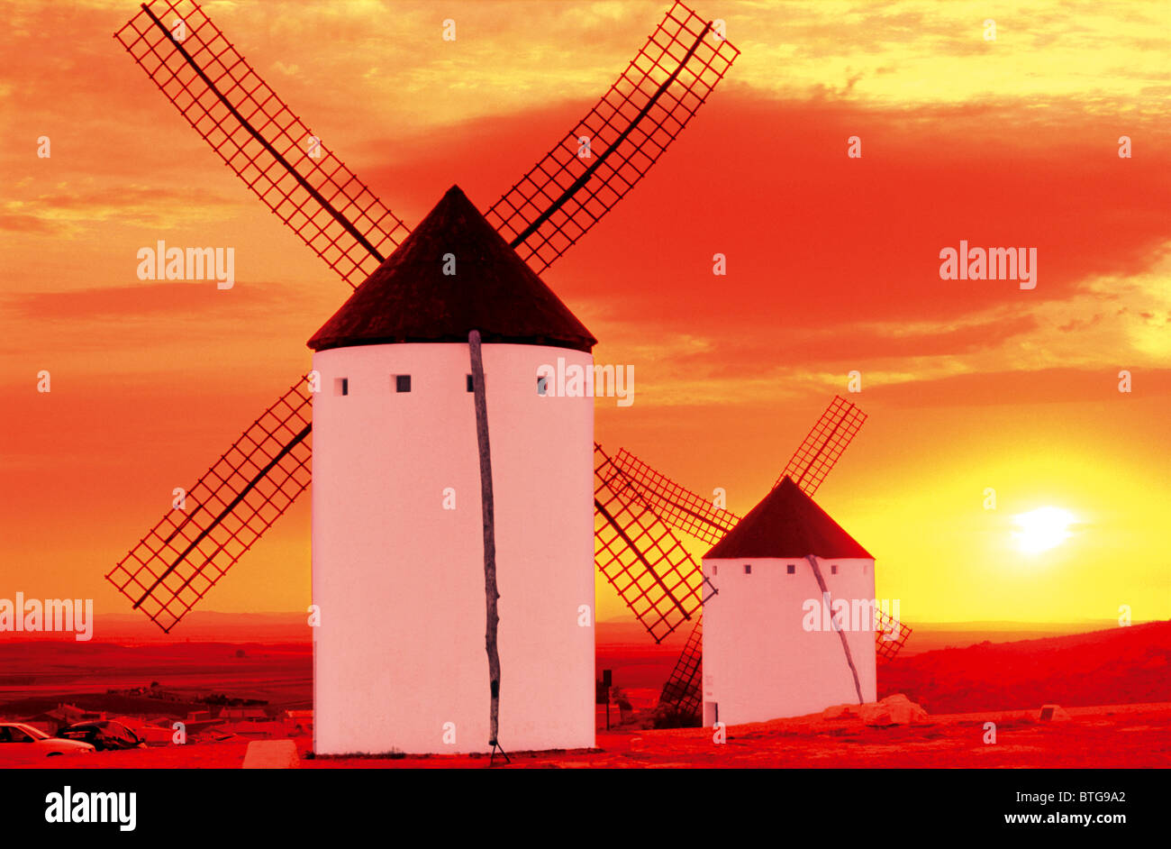 L'Espagne, Castille la Manche : Sundown aux moulins à vent de Campo de Criptana Banque D'Images