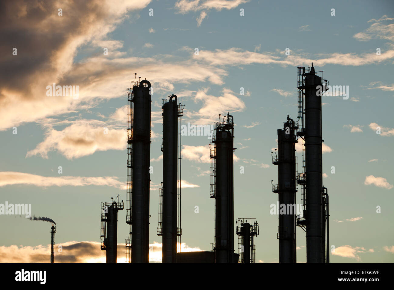 L'Ineos raffinerie de pétrole à Grangemouth, en Ecosse, Royaume-Uni, est responsable de l'émission de carbone. Banque D'Images