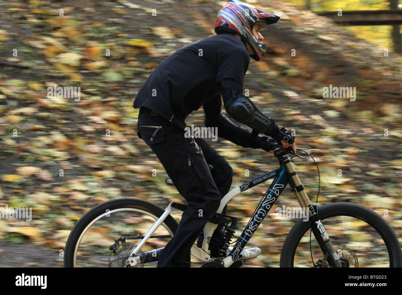 Vtt descente. Banque D'Images