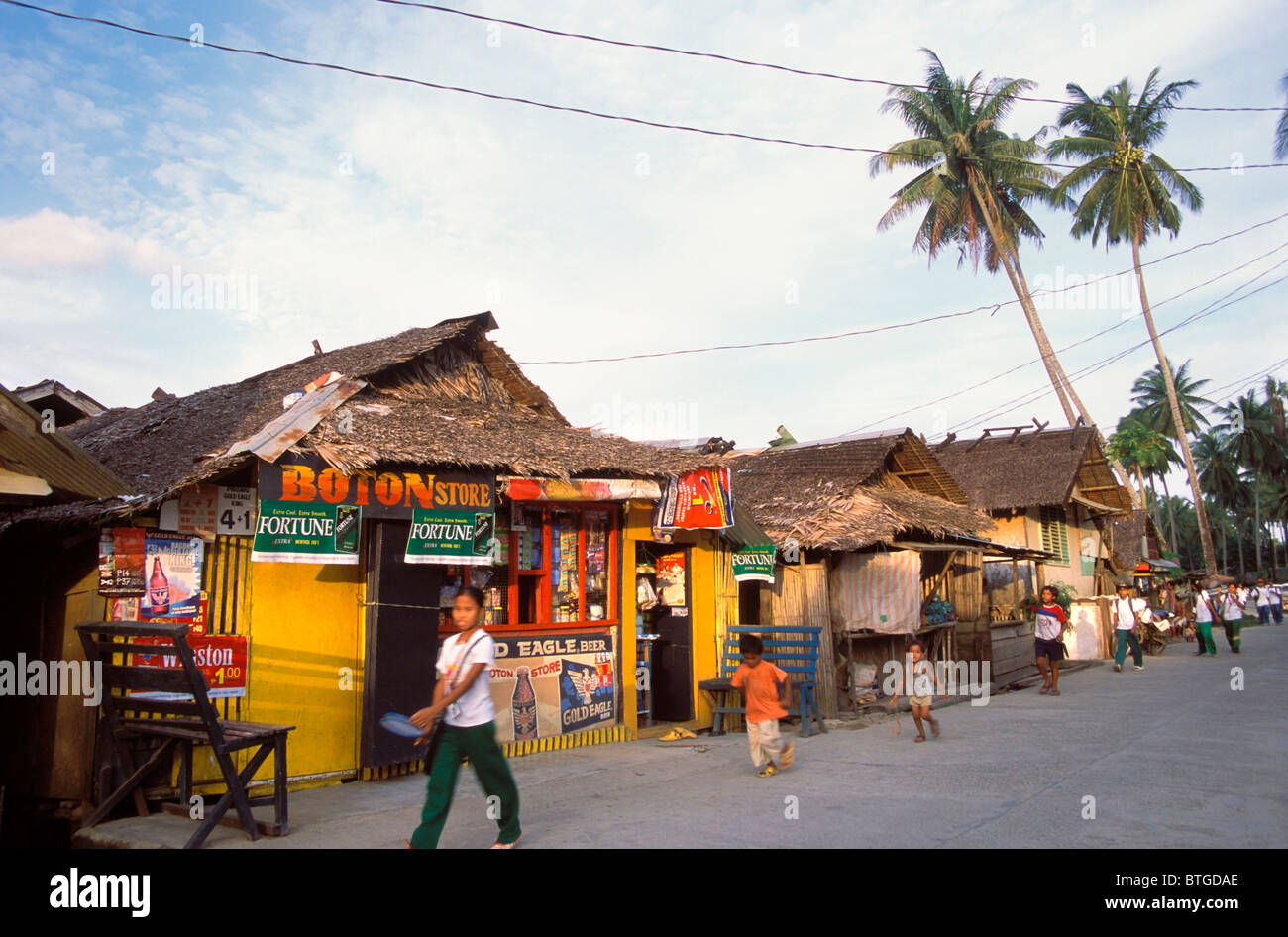 Philippines, Palawan, un pittoresque village de huttes de bambou à la périphérie de Quezon à Palawan. Banque D'Images