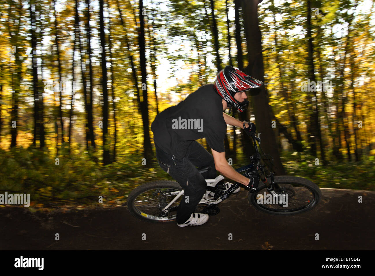 Vtt descente. Banque D'Images