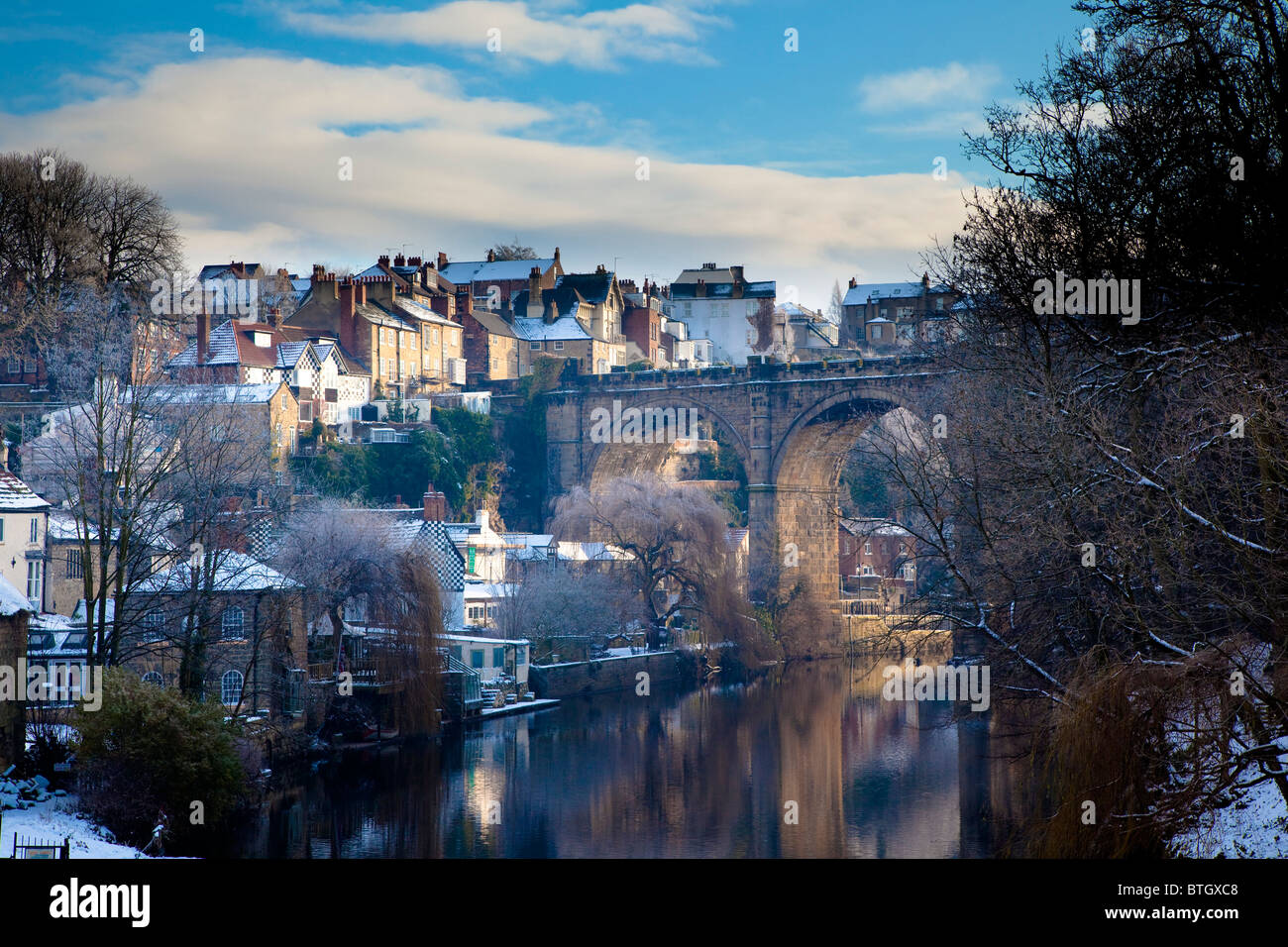 La rivière Nidd et Knaresborough, Yorkshire du Nord en hiver Banque D'Images