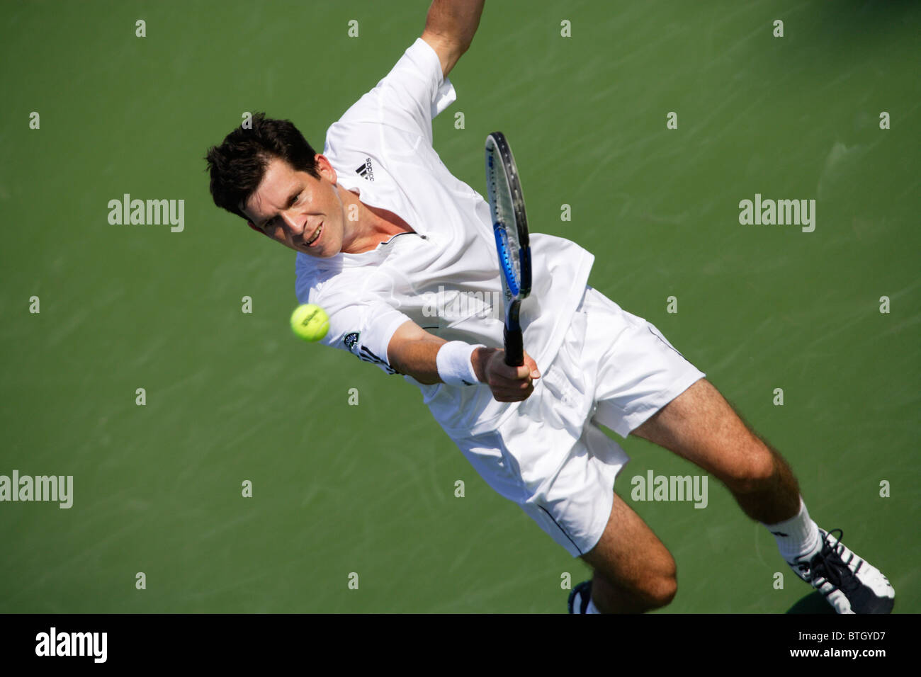 Tim Henman frappe un revers lors d'un match au Legg Mason Tennis Classic le 31 juillet 2006 à Washington, DC. Usage éditorial seulement. Utilisation commerciale interdite. (Photographie de Jonathan Paul Larsen / Diadem images) Banque D'Images
