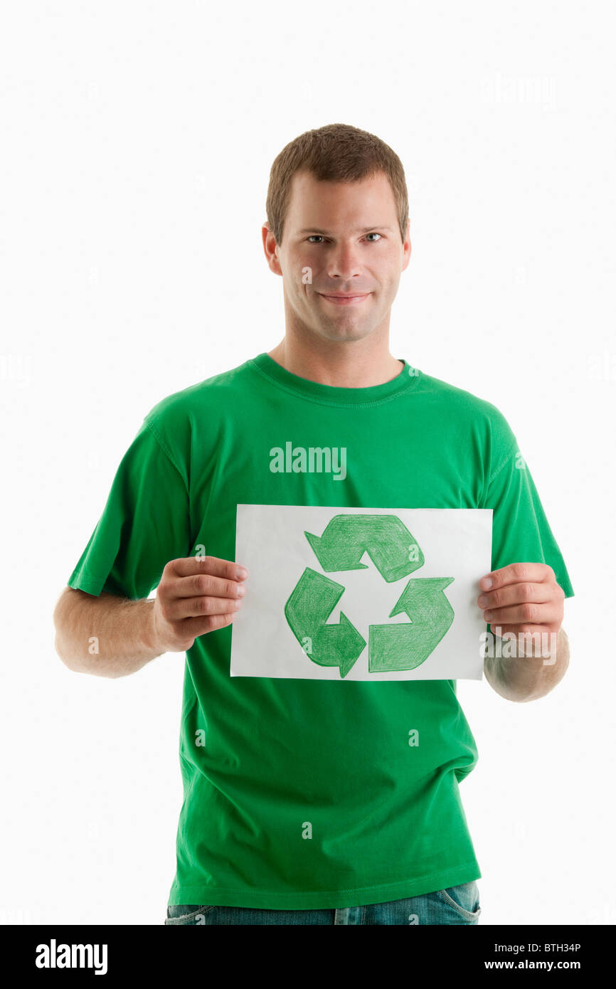 Man holding recycling symbol dimensions Banque D'Images