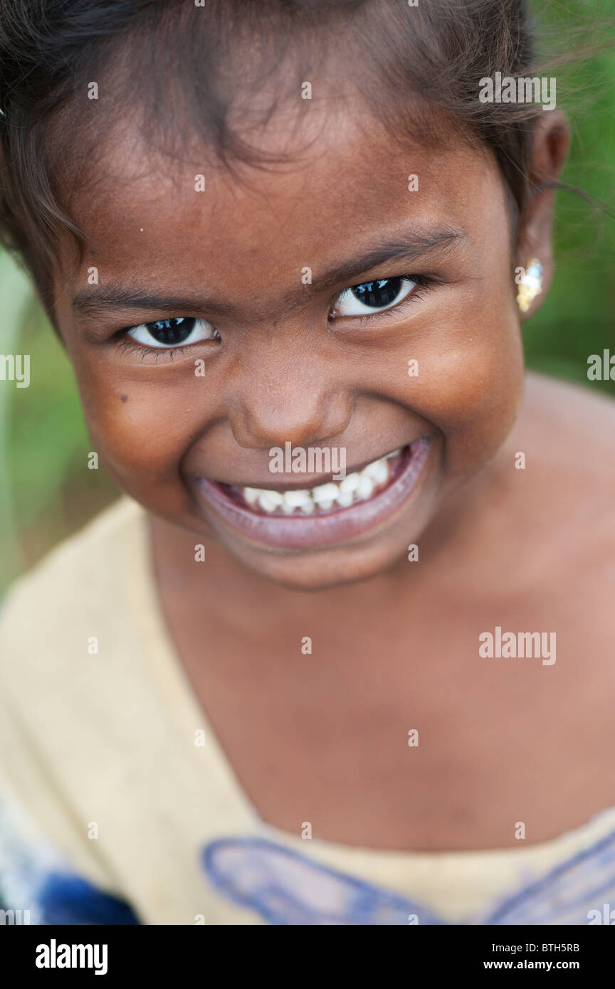 Smiling happy Indian village girl. L'Inde Banque D'Images