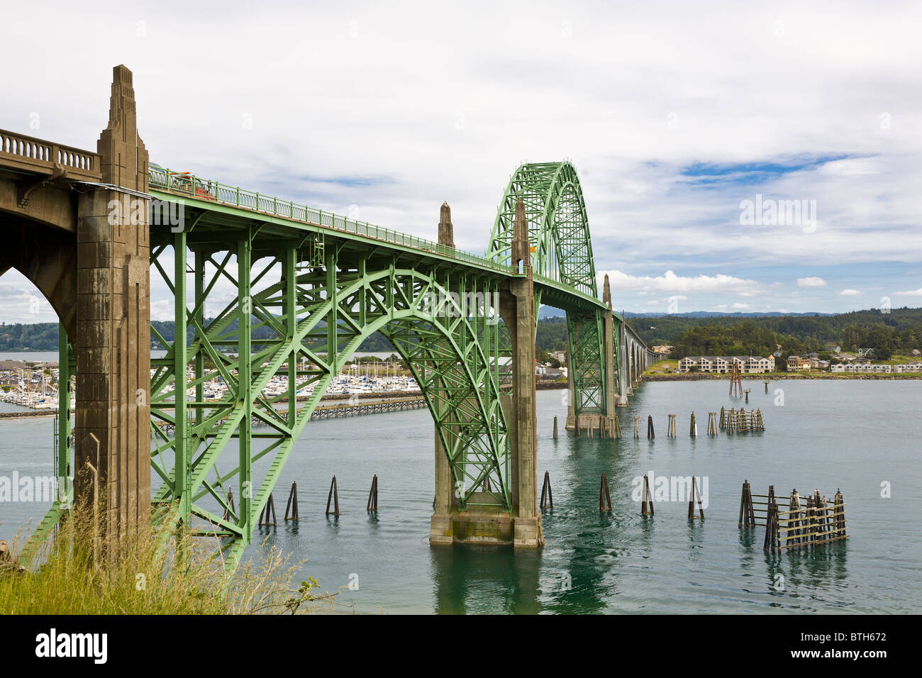 Yaquina Bay Bridge conçu par Conde B McCullough à Newport Oregon Banque D'Images
