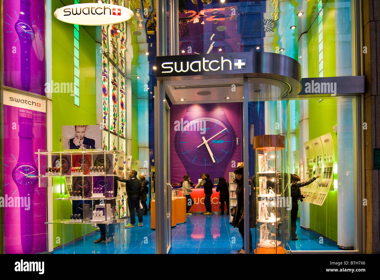 Boutique Swatch dans la rue Vittorio Emanuele, shopping, Milan Photo Stock  - Alamy