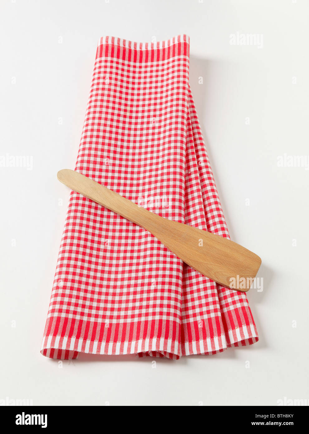 Torchon rouge et blanc et spatule en bois Banque D'Images
