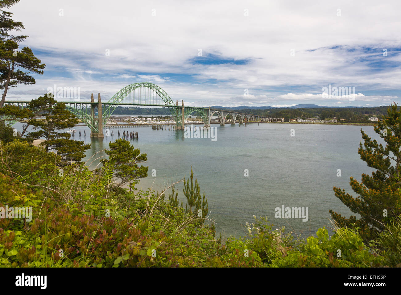 Yaquina Bay Bridge conçu par Conde B McCullough à Newport, Oregon Banque D'Images