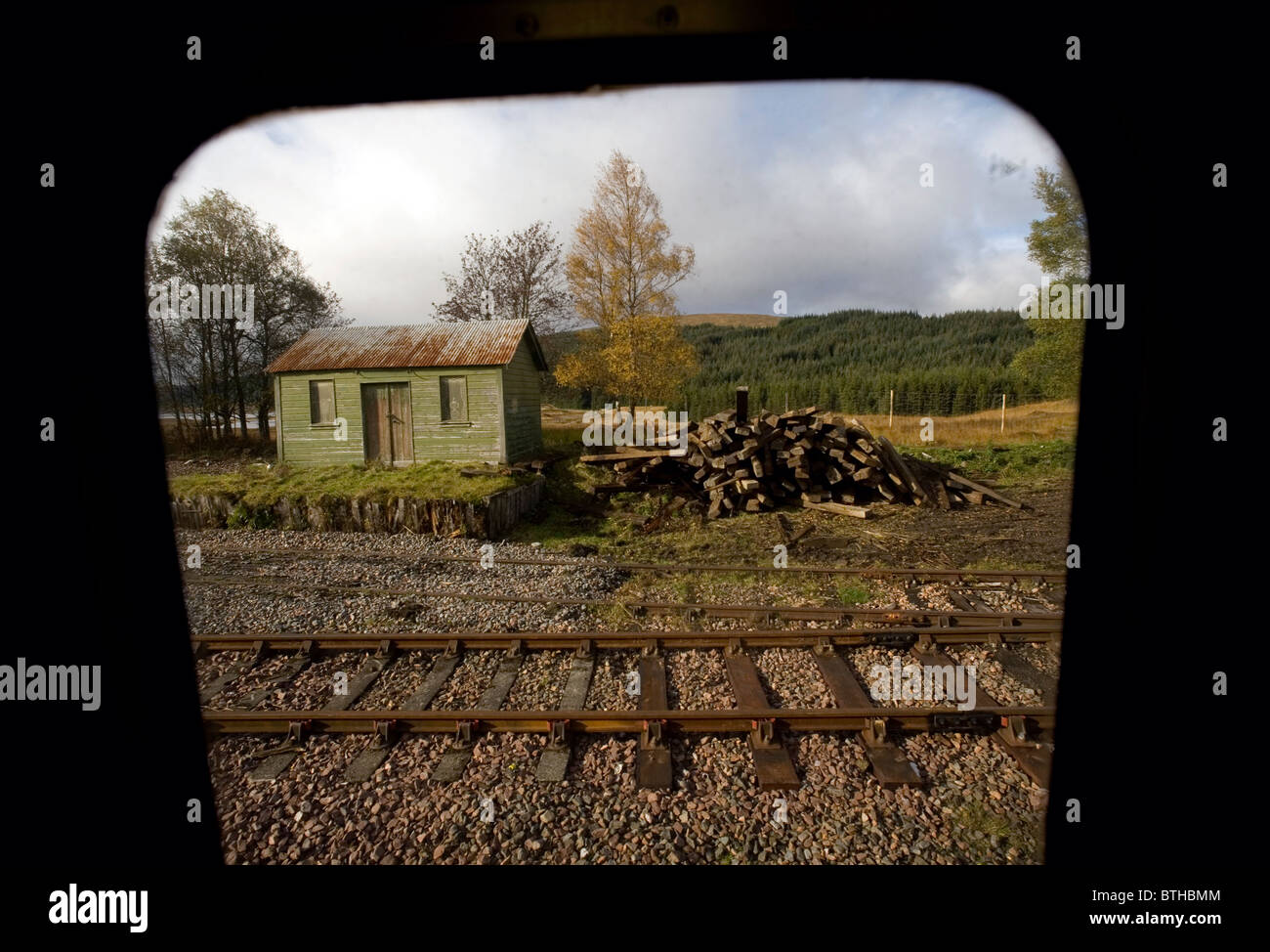 West Highland Line, vote top voyage dans le monde de fer (Wanderlust Lauréat 2010).L'Ecosse Rannoch Moor Station dans les Dramat Banque D'Images