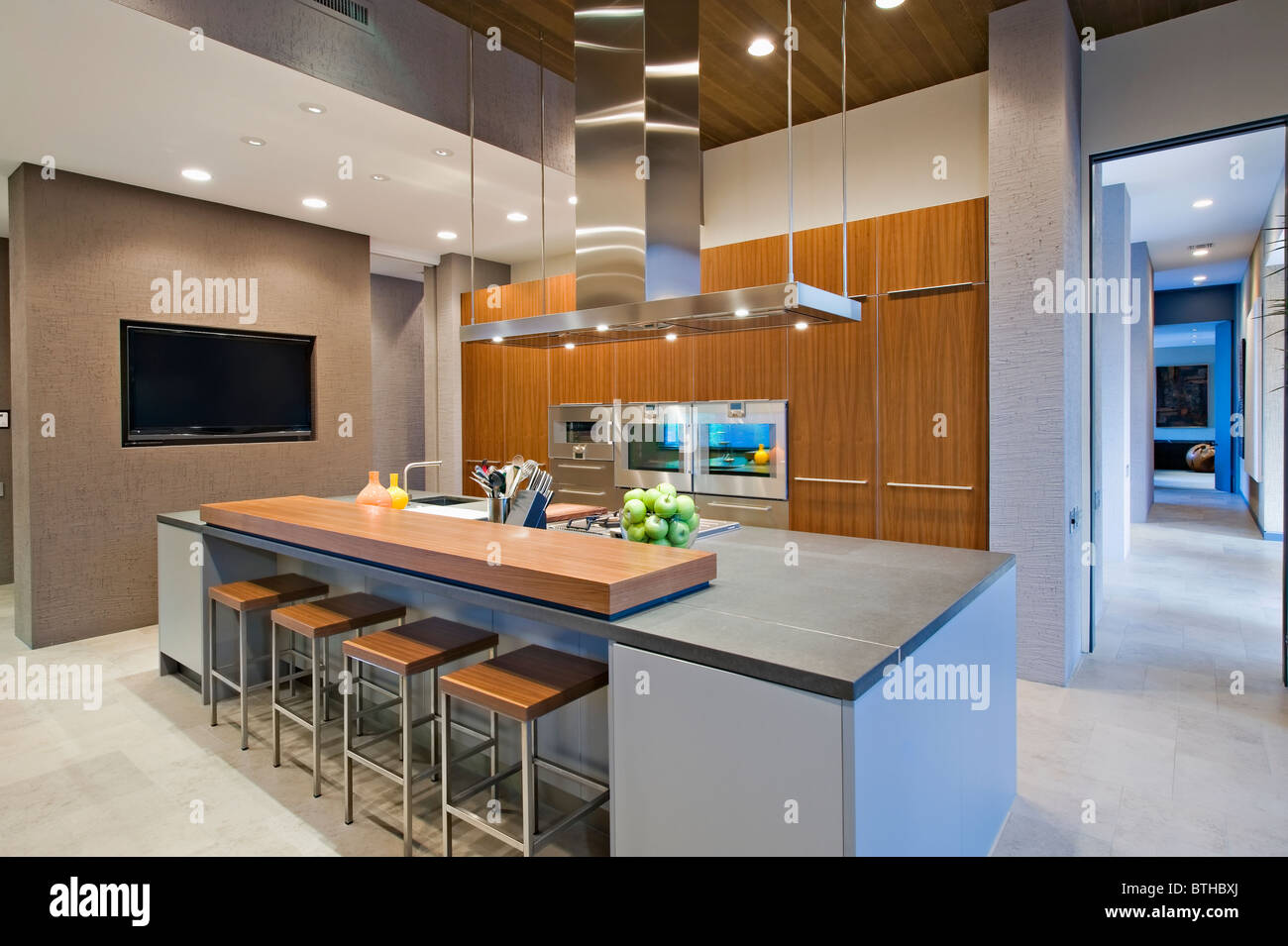 Cuisine spotlit lambrissés en Californie accueil Banque D'Images