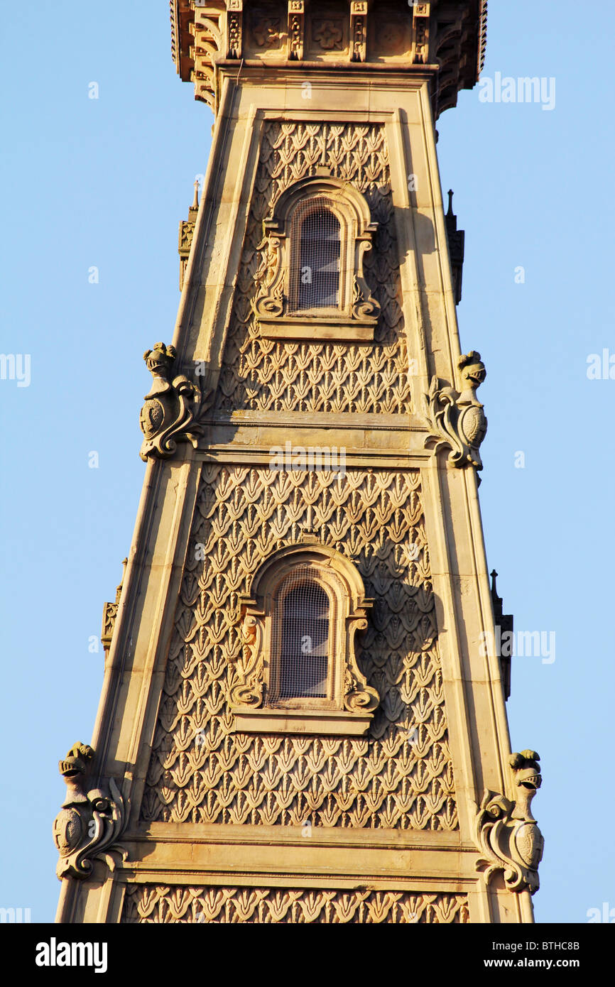 Halifax Town Hall Yorkshire Royaume-uni représentant des détails sur tour de l'horloge conçu par Charles Barry Banque D'Images