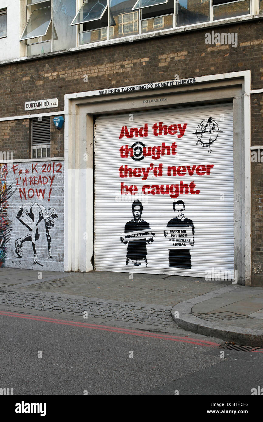 Pochoir, graffiti, profit, la fraude, la publicité, campagne, ils ont pensé qu'ils avaient,, ne jamais être pris. David Cameron, George Osborne, s Banque D'Images