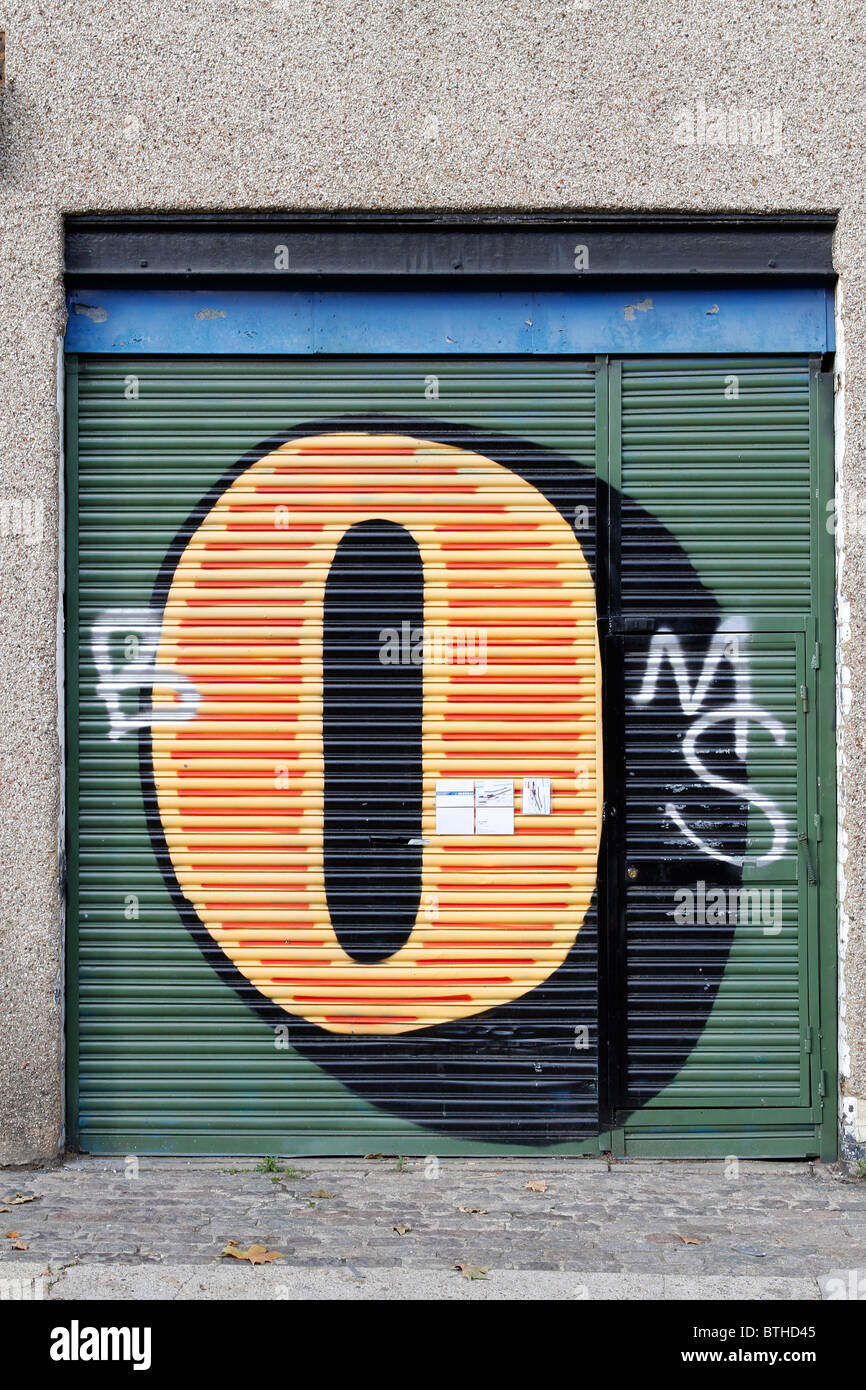 Ben Eine lettre photo graffiti sur volets, Londres, Shoreditch Banque D'Images