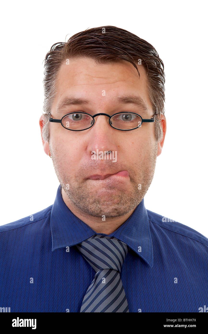 Portrait of male nerdy geek making funny face, avec fond blanc Banque D'Images
