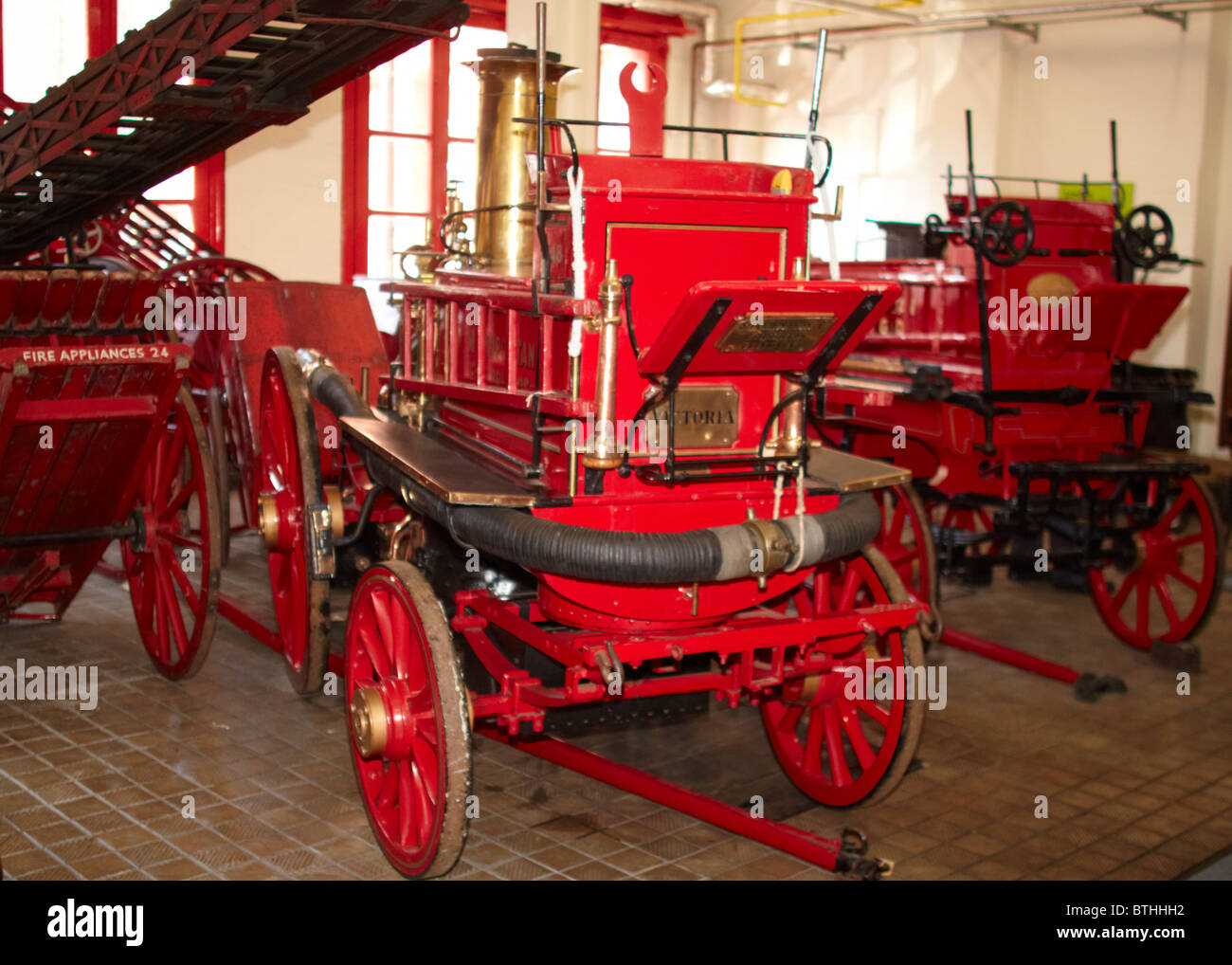 Vieux camions de pompiers à la London Fire Brigade Museum Banque D'Images