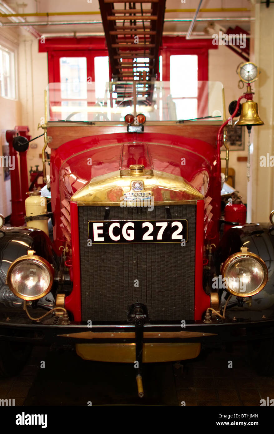 Vieux camion de pompiers à la London Fire Brigade Museum Banque D'Images
