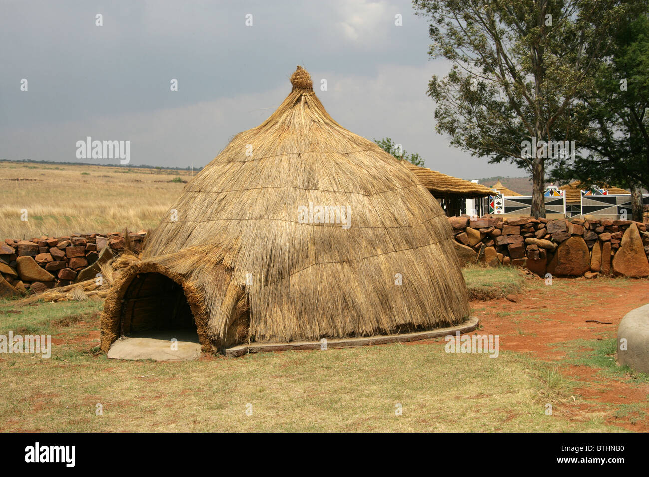 Huttes de chaume traditionnels Ndebele, Village culturel, Botshabelo, Afrique du Sud Banque D'Images