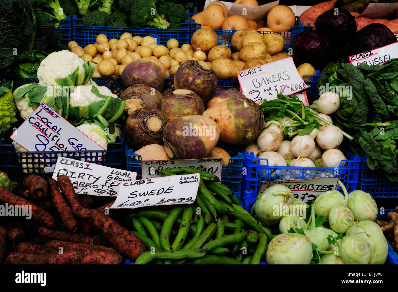 Kiosque de légumes sur le marché, Cambridge, England, UK Banque D'Images