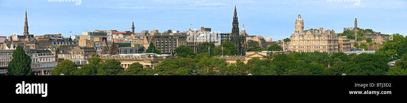 Vue panoramique de l'extrémité est de Princes Street, Édimbourg, Écosse Banque D'Images