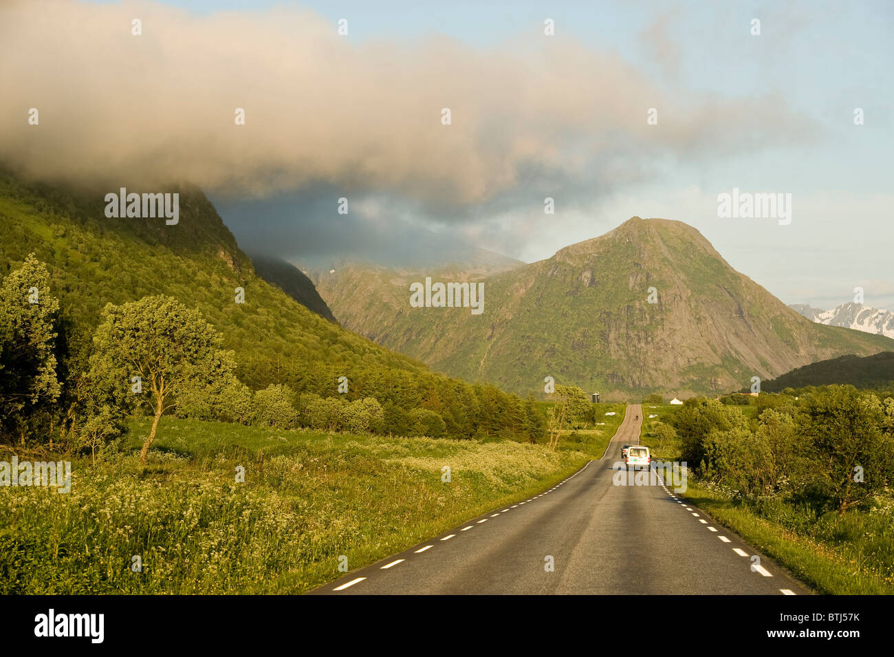 La pittoresque route côtière de Kystriksveien en Nordland, Norvège du Nord. De Meløy. Banque D'Images