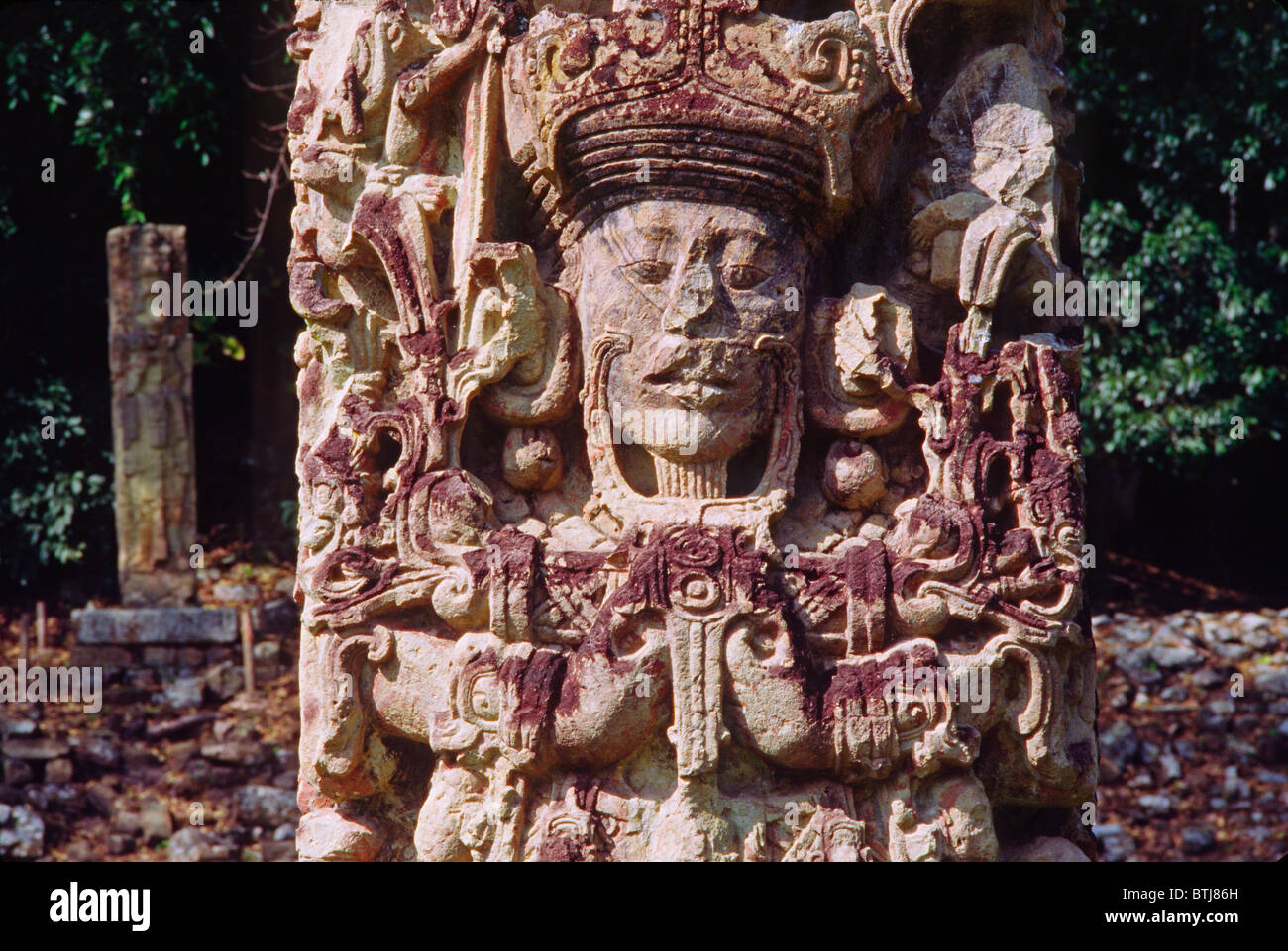 STELA B (AD 721), Maya la sculpture sur pierre, représentant l'adhésion de 18 Lapin, un souverain Maya - ruines de Copan, HONDURAS Banque D'Images