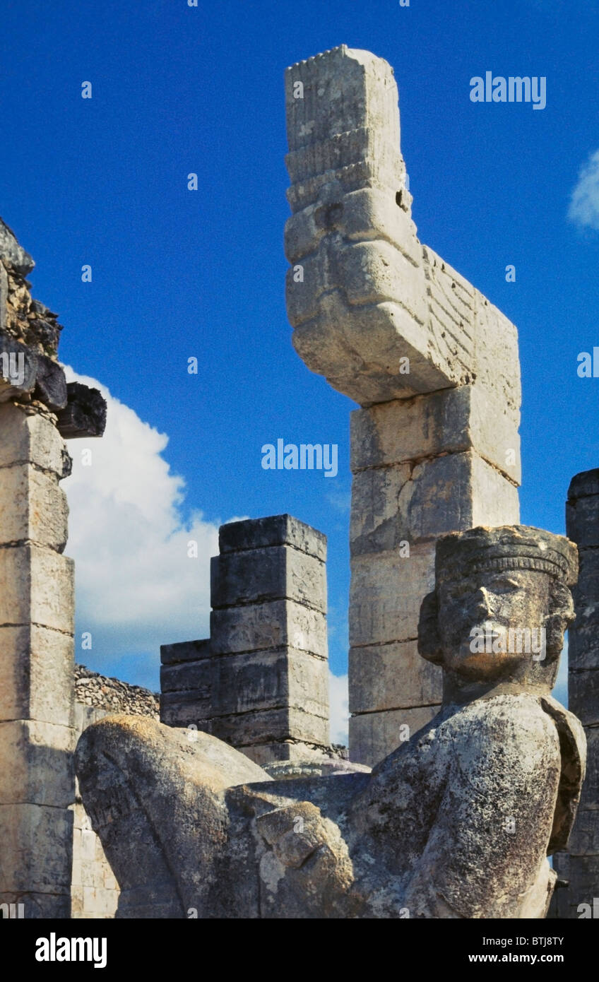CHACMOOL couché figure utilisée comme autel de rituel sacrafice maya à Chichen Itza - PÉNINSULE DU YUCATAN, MEXIQUE Banque D'Images