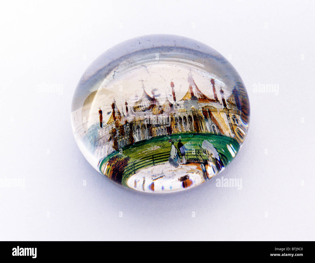 Brighton, le musée, le presse-papier de verre victorien montrant le Pavillon Royal Sussex England UK peintures Peinture Banque D'Images