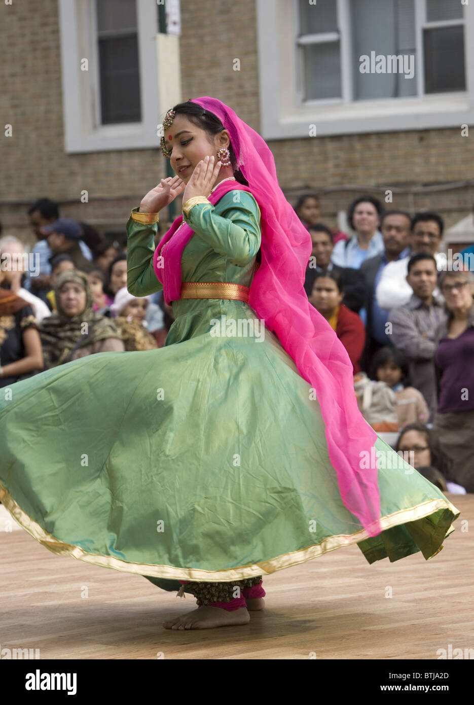 American bangladais performance group effectuer lors d'un festival des cultures du monde à Brooklyn, New York. Banque D'Images