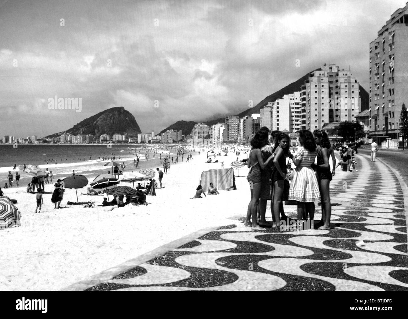 Trottoirs en mosaïque, Rio de Janeiro, Brésil, 1941. Avec la permission de : Archives CSU/Everett Collection Banque D'Images