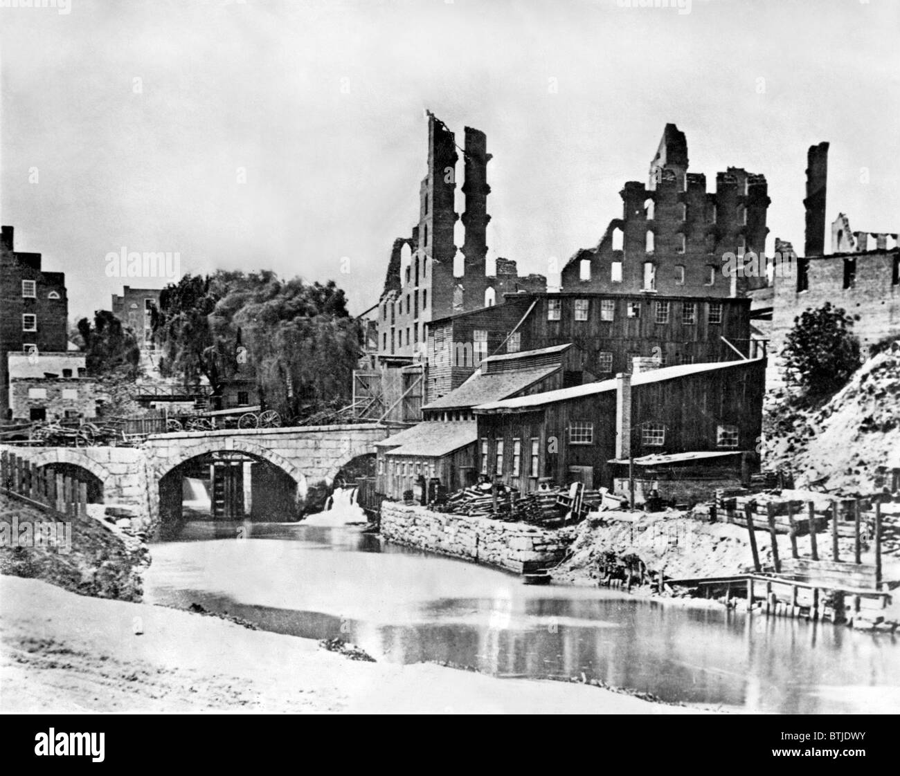 La guerre civile--La Galego Florence Moulin dans Richmond, VA détruites pendant la guerre. Photo par Mathew B. Brady Banque D'Images