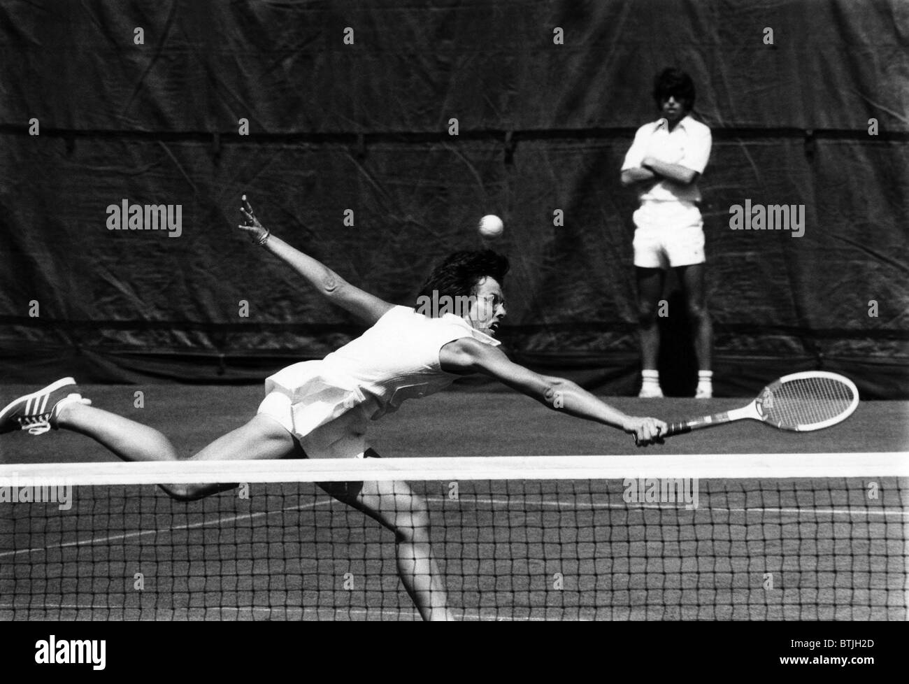 Billie Jean King en compétition dans l'US Open Tennis Championships, Forest Hills, New York, 31 août 1972. Banque D'Images