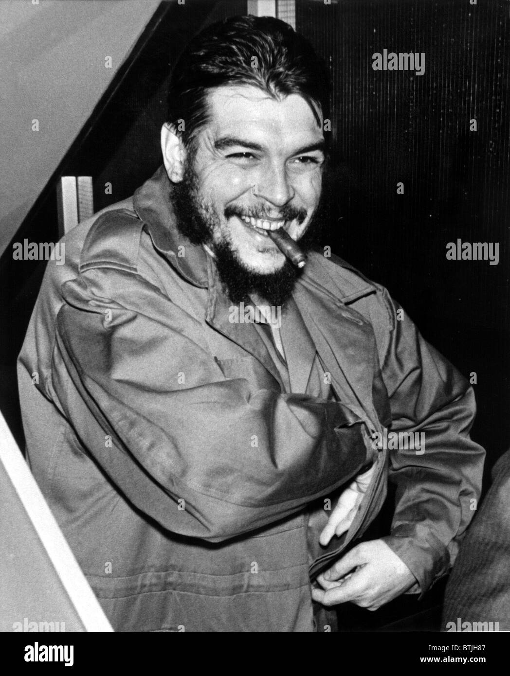 ERNESTO Che Guevara, 12/11/64, après avoir adressé à nous dans un discours devant l'Assemblée générale des Nations Unies--bâtiment de l'Organisation des Nations Unies, New York. Banque D'Images